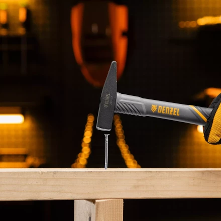 Молоток слесарный, 200 г Denzel, кованый, фибергласовая рукоятка c TPR покрытием 10482 купить в Уфе