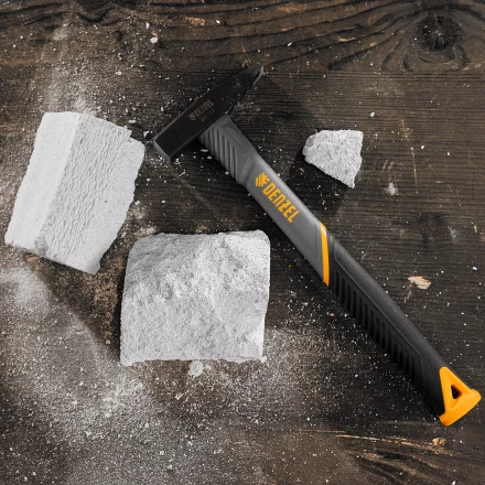 Молоток слесарный, 200 г Denzel, кованый, фибергласовая рукоятка c TPR покрытием 10482 купить в Уфе