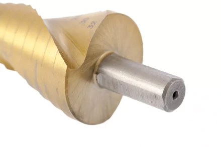 Сверло ступенчатое 4-6-8-10-12-14-16-18-20-22-24-26-28-30-32 мм HSS спиральный Профиль трехгранный хвостовик Matrix 72359 купить в Уфе