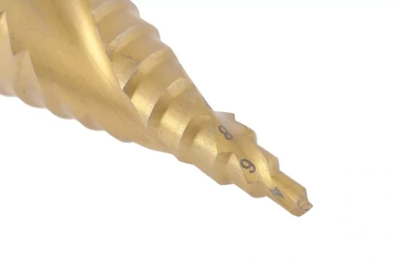 Сверло ступенчатое 4-6-8-10-12-14-16-18-20-22-24-26-28-30-32 мм HSS спиральный Профиль трехгранный хвостовик Matrix 72359 купить в Уфе