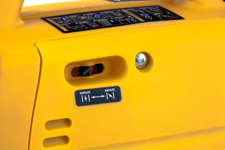 Генератор инверторный GT-2200iS, 2.2 кВт, 230 В, бак 4 л, закрытый корпус, ручной старт Denzel 94702 купить в Уфе