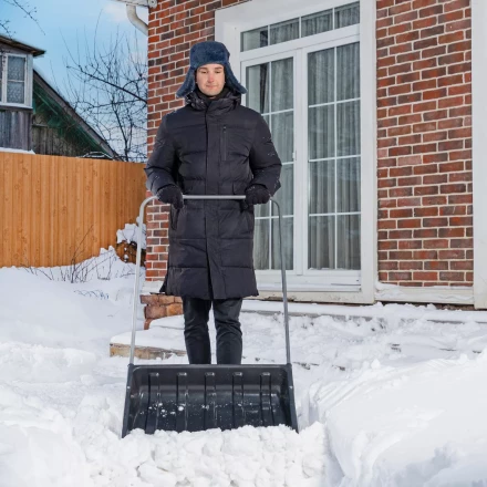 Движок для уборки снега пластиковый Сибртех, 695 х 540 х 1460 мм, стальная рукоятка, Россия 615935 купить в Уфе