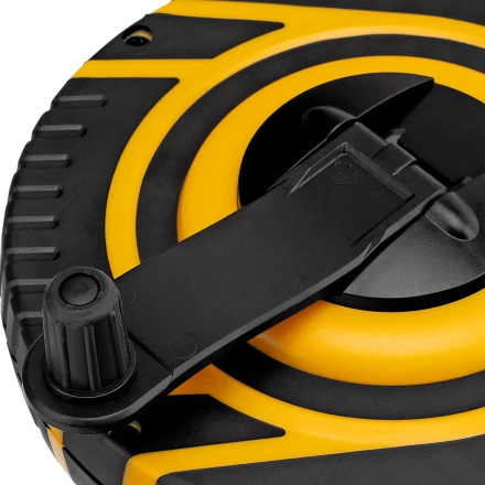 Рулетка геодезическая Denzel 20 м х 15 мм, закрытый корпус, фиберглассовая лента, 31290 купить в Уфе