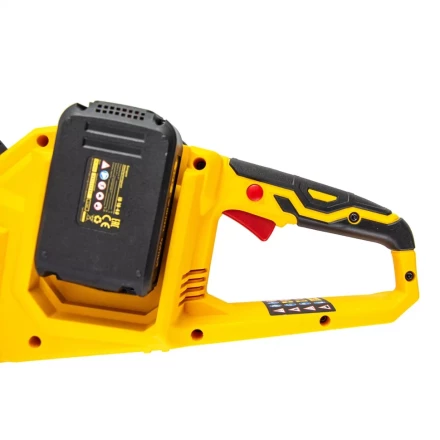 Цепная пила аккумуляторная бесщеточная RCS400-36, Li-ion, 36 В, 4 Ач, шина 400 мм Denzel 58610 купить в Уфе