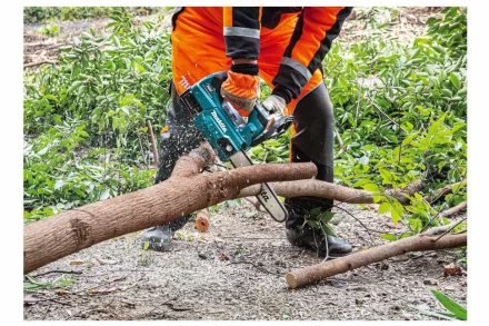 Аккумуляторная цепная пила 40v,  шина 35см Makita UC004GM101 (1х АКБ 4Ач, ЗУ) купить в Уфе