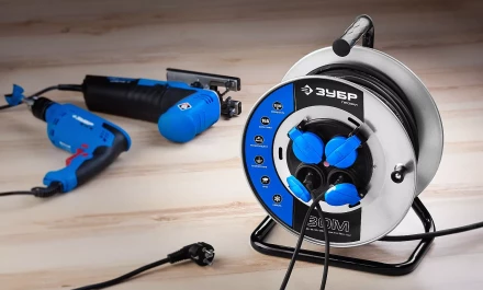 Удлинитель ЗУБР "ПРОФИ" на металл катушке, КГ 3х1,5кв мм, морозостойкий, 4 гнезда, IP44, макс мощность 3500Вт, 40м 55085-40 купить в Уфе