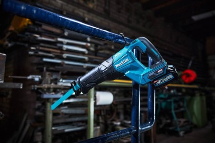 Аккумуляторная сабельная пила Makita XGT JR001GZ (без АКБ и ЗУ) купить в Уфе