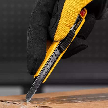 Нож Denzel, 9 мм, сменное лезвие, SK4, алюминиевый корпус, торцевой зажим, 78901 купить в Уфе