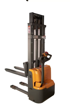 Штабелер самоходный 1,5 т 3,0 м XILIN CDD15R-EN 24/105 В/Ач с раздвижными вилами 1022682 купить в Уфе