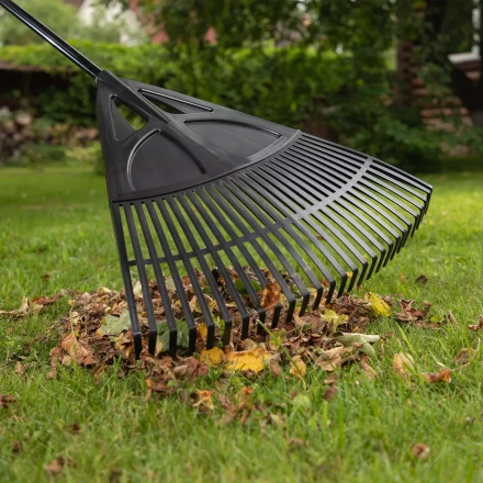 Грабли веерные пластиковые, 620 х 1750 мм, 27 плоских зубьев, алюминиевый черенок, Россия, Palisad 61806 купить в Уфе