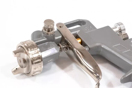 Пневматический краскопульт с верхним бачком V=1,0 л + сопла диаметром 1.2, 1.5 и 1.8 мм  MATRIX 57315 купить в Уфе