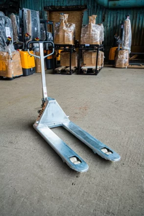 Тележка гидравлическая оцинкованная 2500 кг 1150 мм нейлоновые колеса XILIN BFG 1025410 купить в Уфе