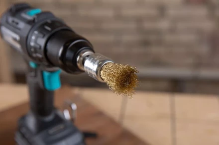 Кордщетка HAMMER кисть 25мм для дрели гофрированная латунированная сталь (207-210) купить в Уфе