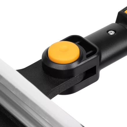 Щетка-сметка со скребком, телескоп, поворотная голова, водосгон 950-1320 мм Denzel 55327 купить в Уфе