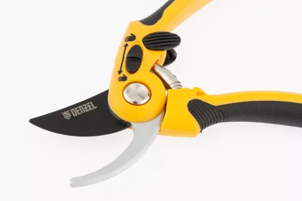 Набор: Сучкорез телескопический 22-29” и секатор прямого реза Denzel 7760505 купить в Уфе