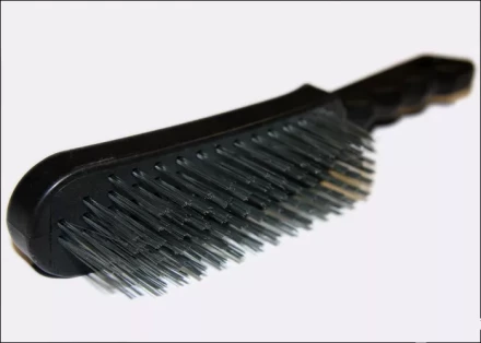 Щетка 6-рядная металлическая с пластмассовой ручкой  SPARTA 748685 купить в Уфе