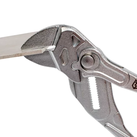 Клещи переставные — гаечный ключ КВТ 180 мм с кнопочной самофиксацией (82147) купить в Уфе