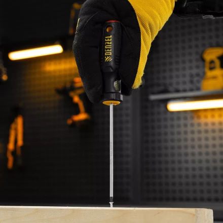 Отвертка, PH0х100 мм, S2, 3к рукоятка Denzel 121727 купить в Уфе