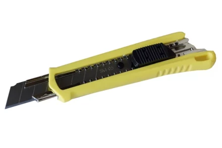 Нож со сменным лезвием 18 мм пластиковый корпус Энкор 9668 9668 купить в Уфе