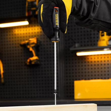 Отвертка, PH1х150 мм, S2, 3к рукоятка Denzel 121767 купить в Уфе