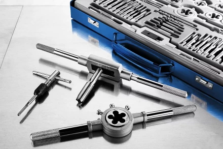 Набор метчиков и плашек ЗУБР "ПРОФЕССИОНАЛ", сталь Р6М5, 35 предметов 28110-H35 купить в Уфе