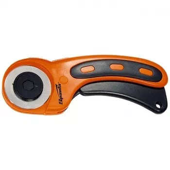 Нож, 45 мм, вращающееся лезвие-ролик диаметром, пластмассовая ручка пистолетного типа  SPARTA 789905 купить в Уфе