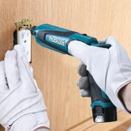 Аккумуляторная ударная отвертка Makita TD 021 DSE купить в Уфе