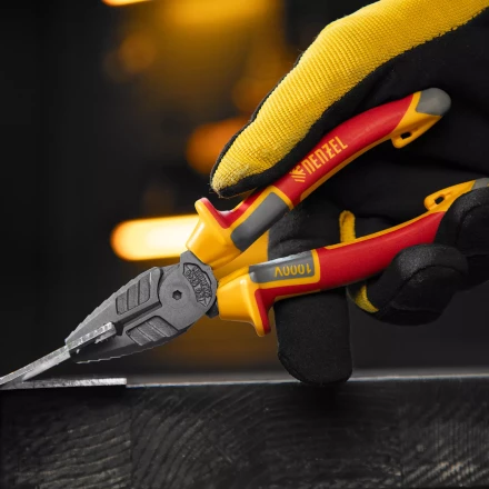 Плоскогубцы комбинированные Denzel 17085, диэлектрические трехкомпонентные рукоятки до 1000 В, 165 мм купить в Уфе