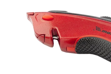 Нож 18мм, выдвижное трапециевидное лезвие, эргономичная двухкомпонентная рукоятка + 3 лезвия MATRIX QUIK BLADE 78925 купить в Уфе