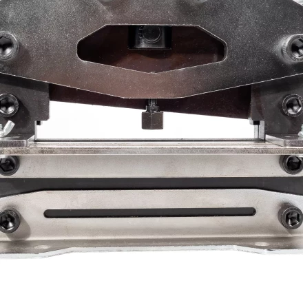 Шинорез гидравлический КВТ ШР-200 с прямым лезвием для шин шириной до 200 мм (85141) купить в Уфе