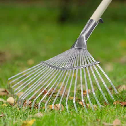 Грабли веерные стальные Palisad, 300 - 480 мм, 22 плоских зуба, оцинкованные,раздвижные, без черенка, 617675 купить в Уфе