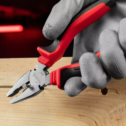 Плоскогубцы комбинированные Matrix, 160 мм, хром-ванадий, двухкомпонентные рукоятки, 17090 купить в Уфе