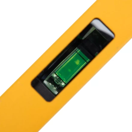 Уровень алюминиевый Denzel 33692, магнит, фрезерованный, 3 глазка (1 зеркал.), 0,5 мм/м, 800 мм купить в Уфе