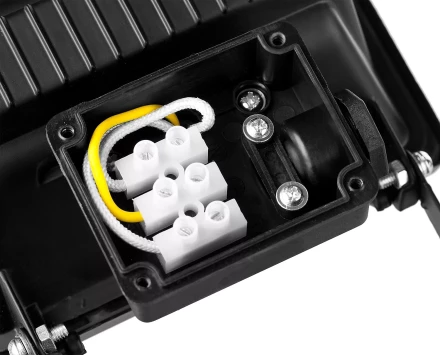 Прожектор STAYER &quot;MASTER&quot; MAXLight галогенный, с дугой крепления под установку, черный, 150Вт 57101-B купить в Уфе