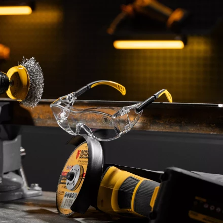 Очки защитные открытые Denzel 89201, поликарбонатные, увеличенная прозрачная линза,  регулируемые дужки купить в Уфе