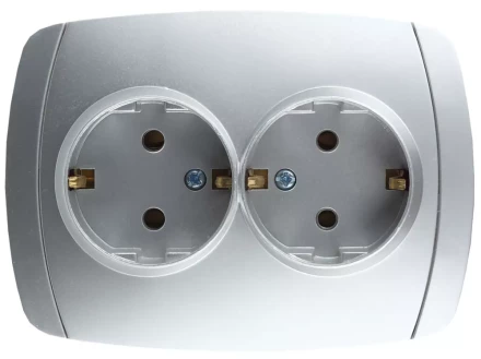 Розетка СВЕТОЗАР &quot;АКЦЕНТ&quot; двойная в сборе, с заземлением, цвет серебристый металлик, 16А/~250В SV-54207-SM купить в Уфе