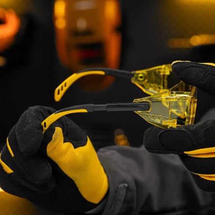 Очки защитные открытые Denzel 89202, поликарбонатные, увеличенная желтая линза, регулируемые дужки купить в Уфе