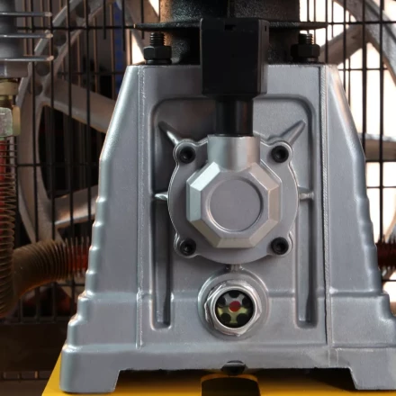 Компрессор воздушный, ременный привод BCI5500-T/270, 5.5 кВт, 270 литров, 850 л/мин Denzel 58129 купить в Уфе