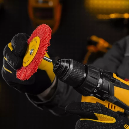 Щетка для дрели Denzel, 100 мм, Плоская, со шпилькой, нейлоновая щетина, 74434 купить в Уфе