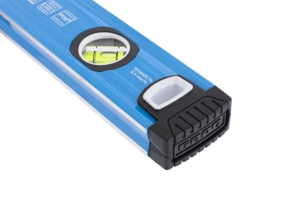 Уровень алюминиевый 600 мм профиль 1.6 мм фрезерованный ударопрочные заглушки 3 глазка БАРС 34422 купить в Уфе