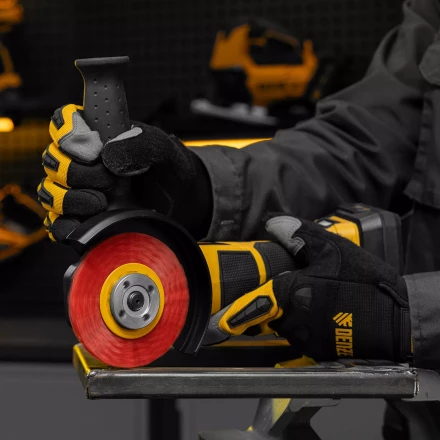 Щетка для УШМ, 100 мм, плоская, нейлоновая щетина, посадка 22,2 мм Denzel 74437 купить в Уфе